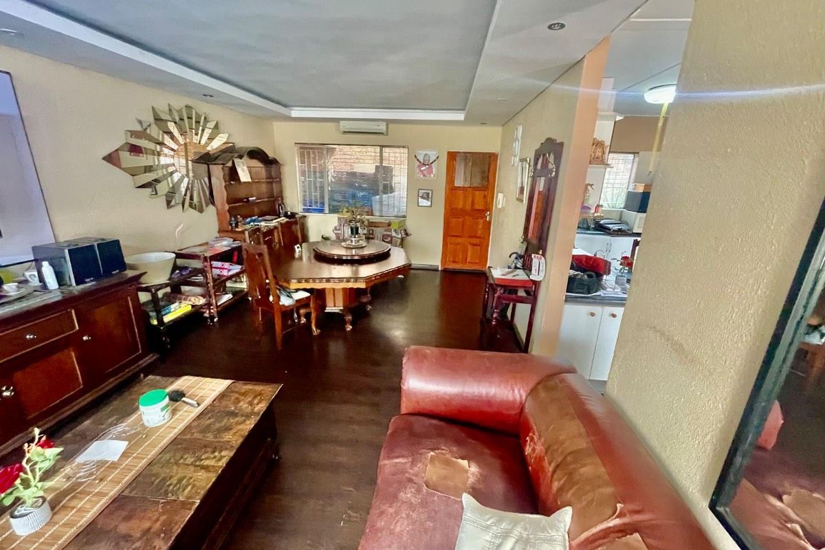 Spacious Family Home in Terenure with Prime Location - Photo 2