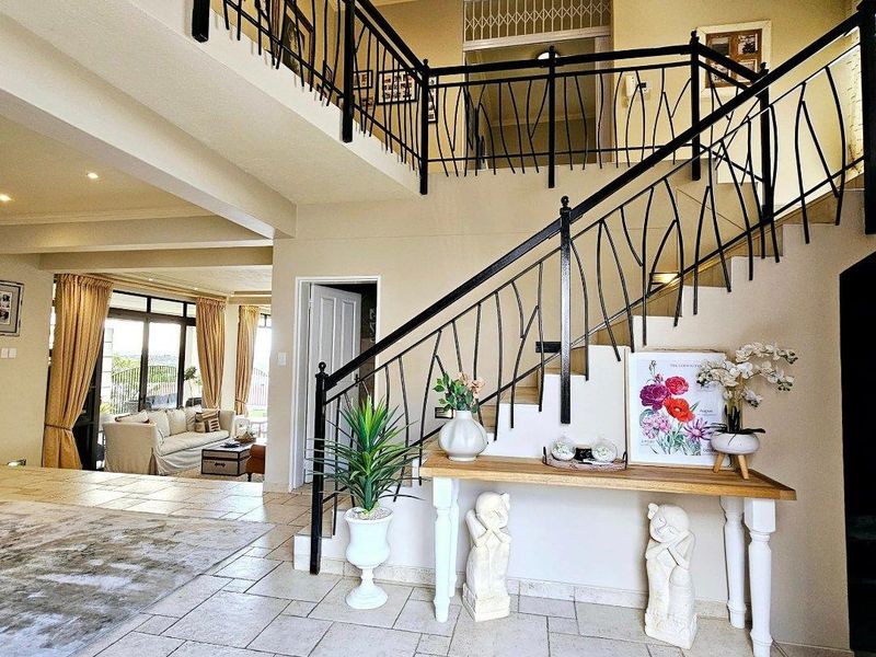 4 Bedroom House For Sale in Ludwigsdorf - Photo 2