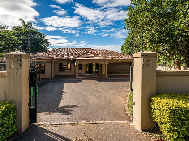 EXQUISITE 4 BEDROOM HOME IN SOUGHT AFTER AREA - Photo 5