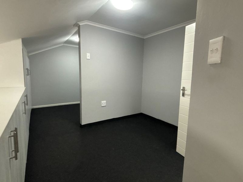 Modern One-Bedroom Flat with Split Loft to Rent in Forest Waters Contemporary Two-Bathroom Apartment - Photo 7