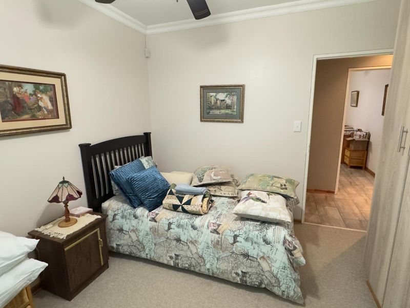 Ultra‐Modern, Upmarket Free‐Standing Town-House - Photo 10