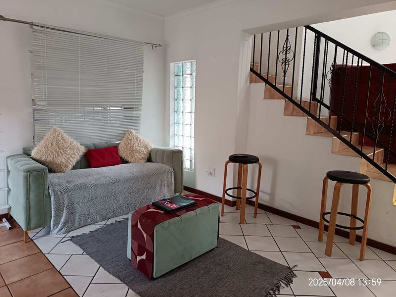 **Charming Multi-Level Home on the Border of Newlands and Sophiatown** - Photo 8