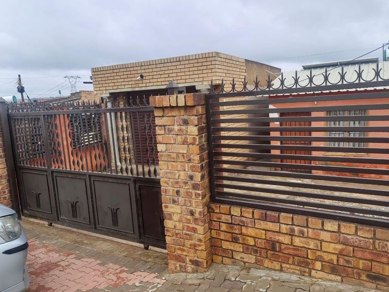 2-BEDROOM AFFORDABLE FAMILY HOME - Photo 4