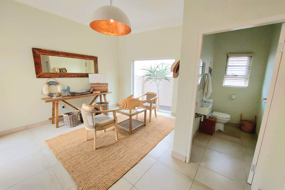 Luxurious Sunbay Self-Catering House - Photo 3