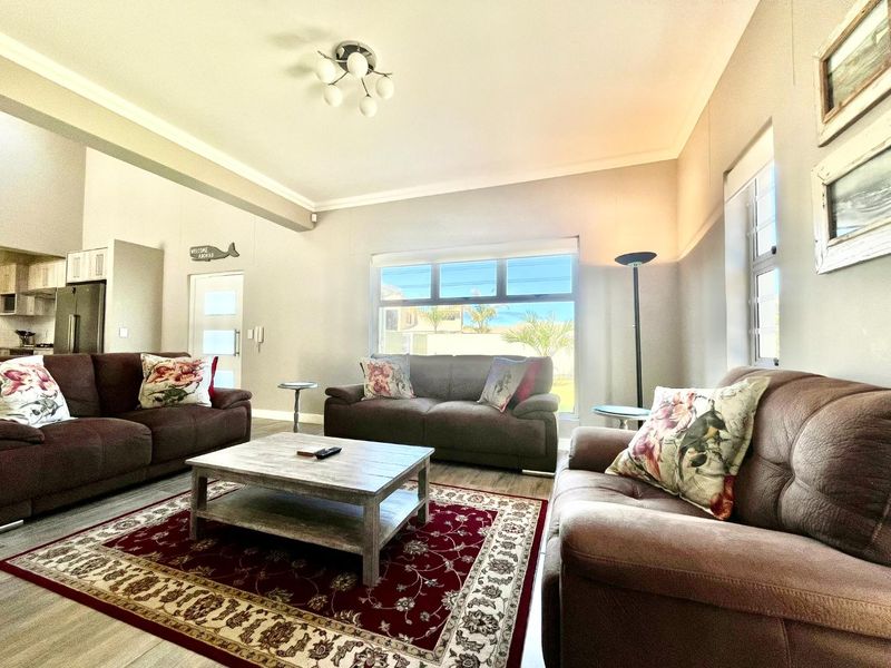 Stylish 3-Bedroom Home Offering Space, Flow & Lifestyle - Photo 9