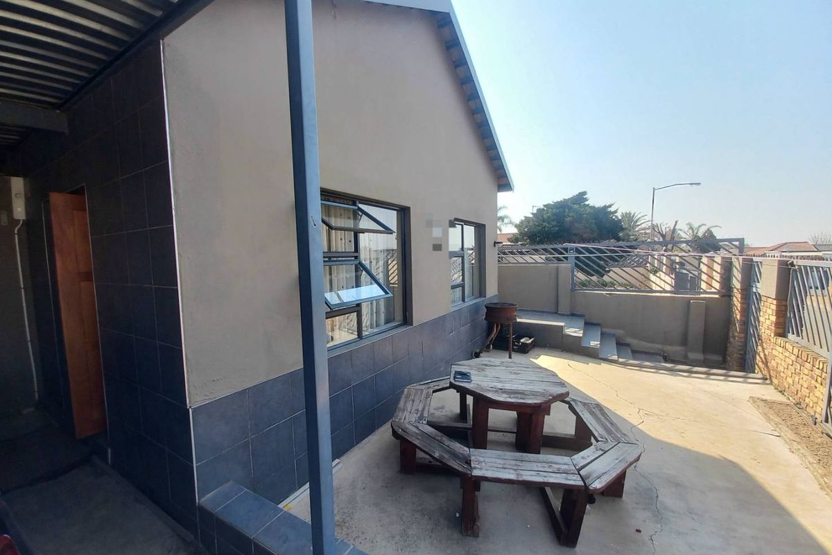 Four bedrooms house for sale in Lotus Gardens - Photo 2