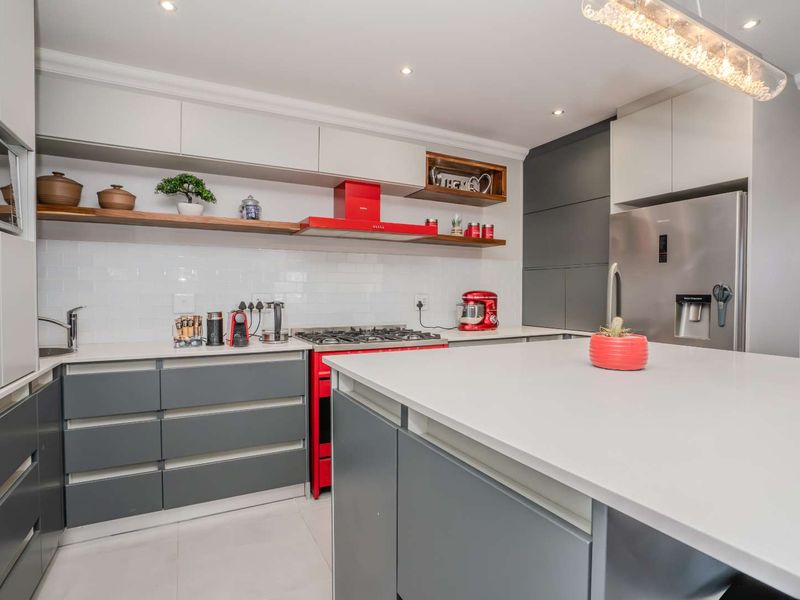 3 Bedroom House with a Flatlet in Laguna Sands Estate - Photo 6