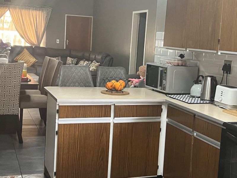 Simply elegant apartment for sale. - Photo 2