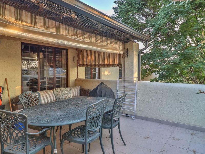 Two bedroom loft apartment in Bryanston - Photo 10