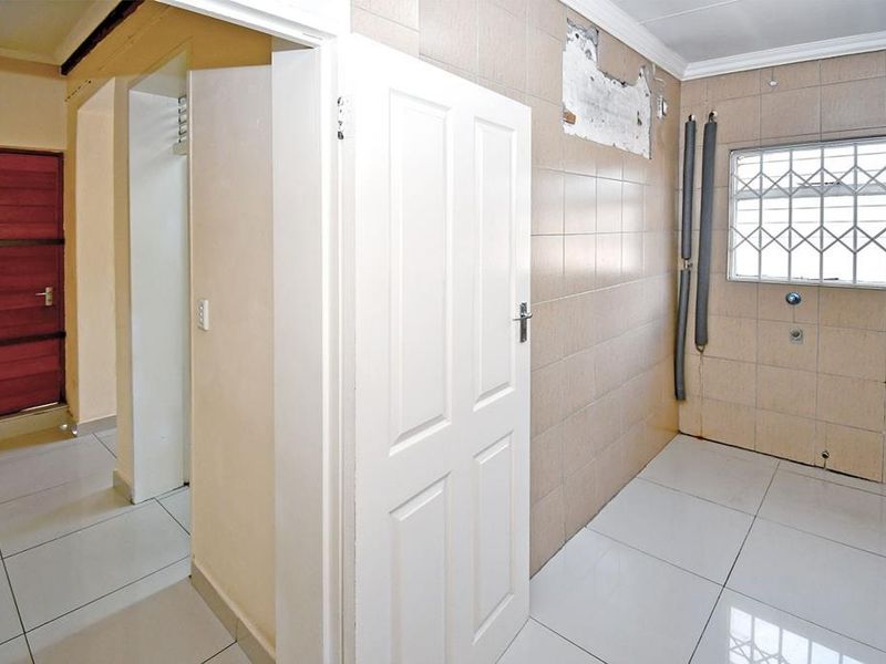 Cozy 1-Bedroom in Secure Lake West - Your New Home Awaits! - Photo 6