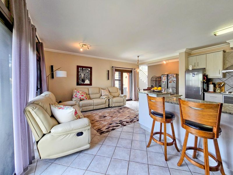 Dolphin Beach, Walvis Bay: Very neat duplex Townhouse is for Sale - Photo 3