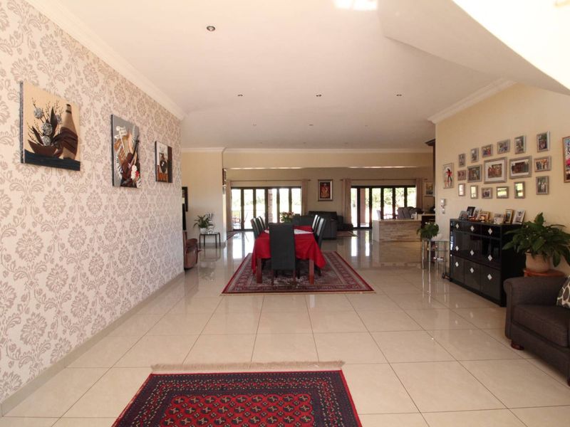 Luxury Fairway Living with Exceptional Views - Photo 4