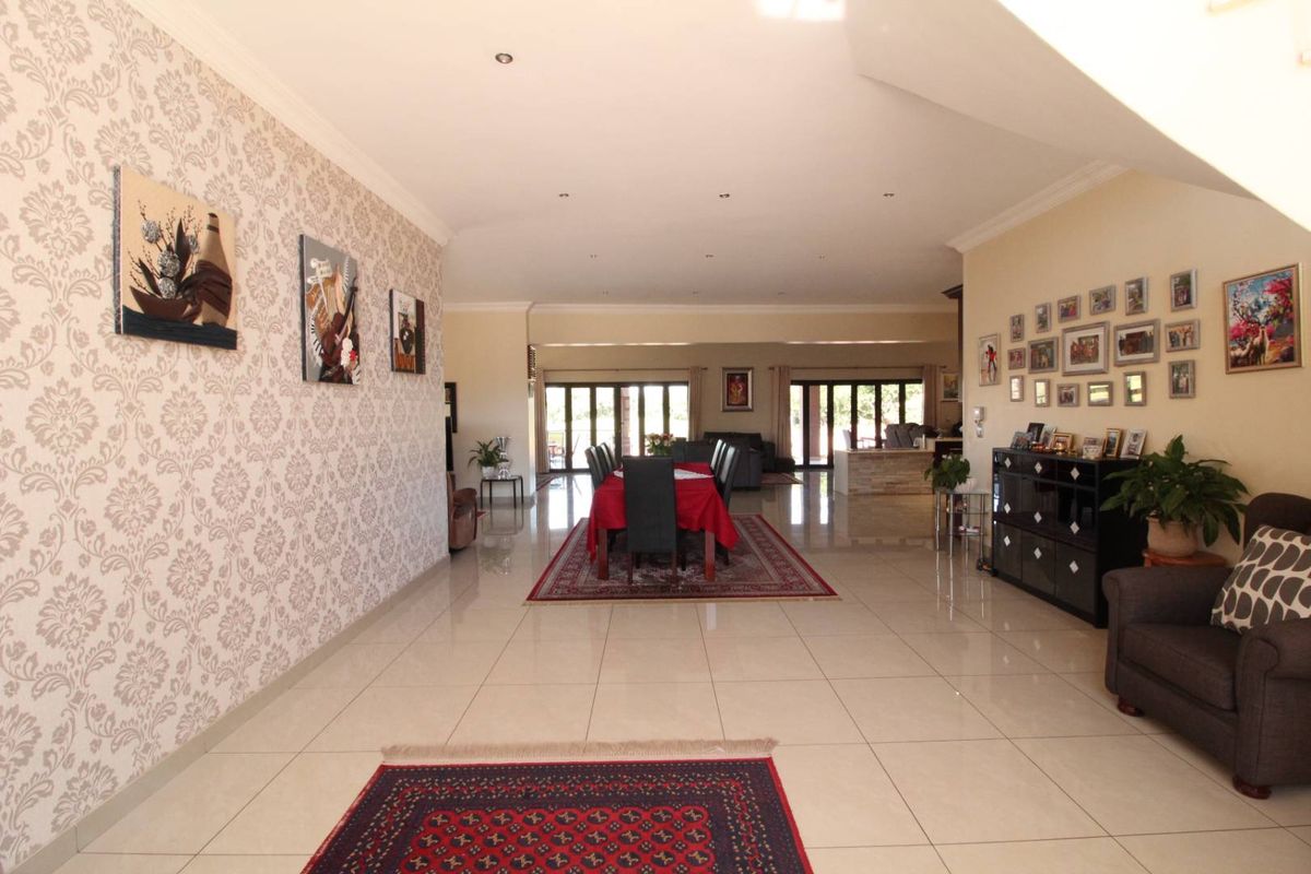 Luxury Fairway Living with Exceptional Views - Photo 4