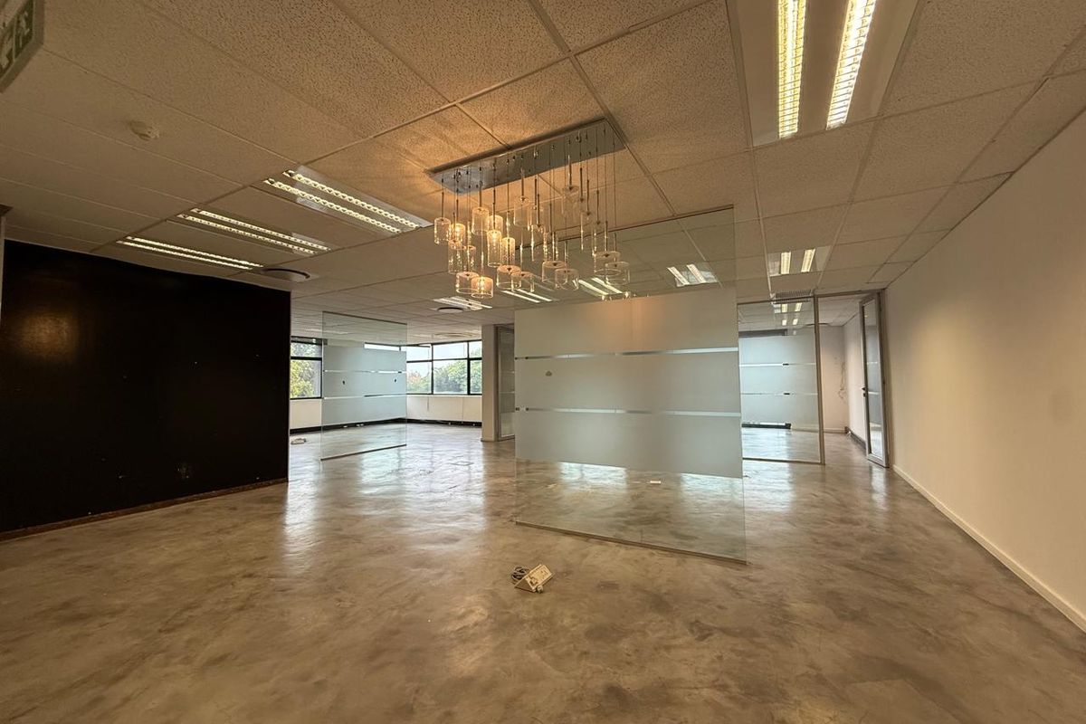 Prime Office Space Available in a Prestigious Building - Photo 2