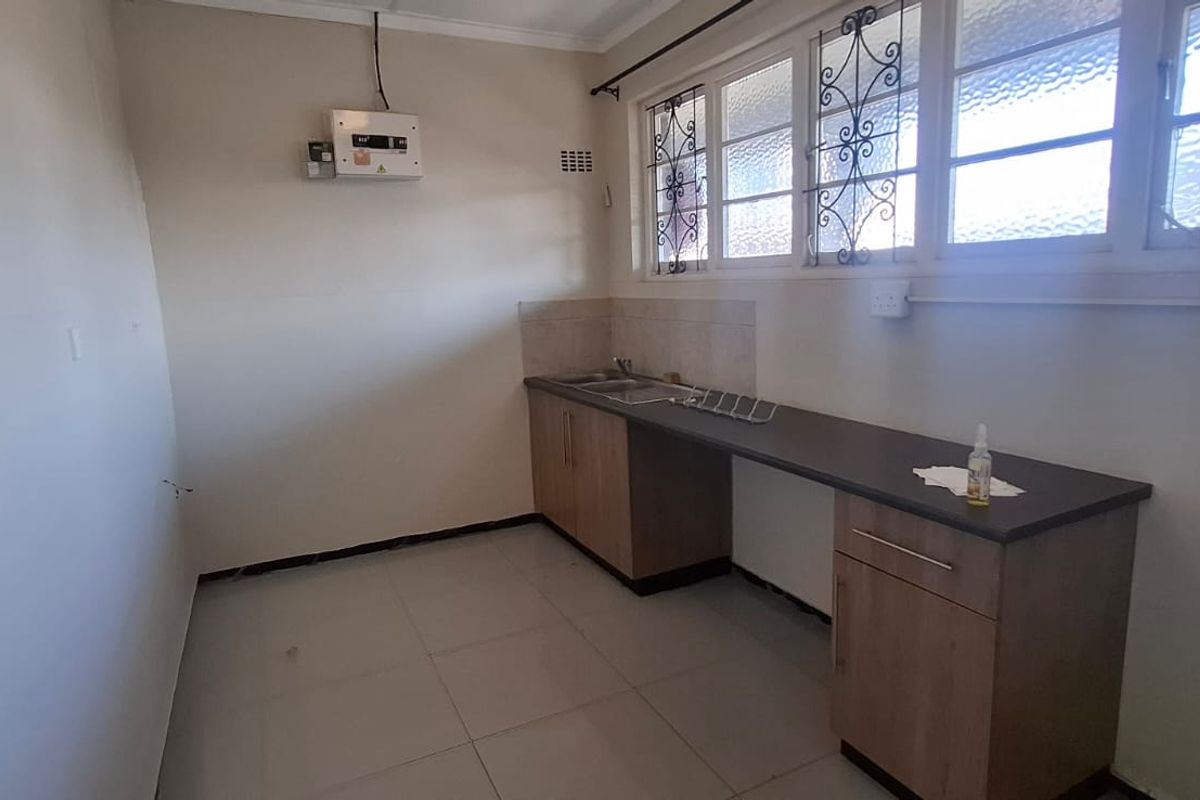 **Mini College / Learning Institution / Medium to Large Office Space Available in Centralized Location** - Photo 3