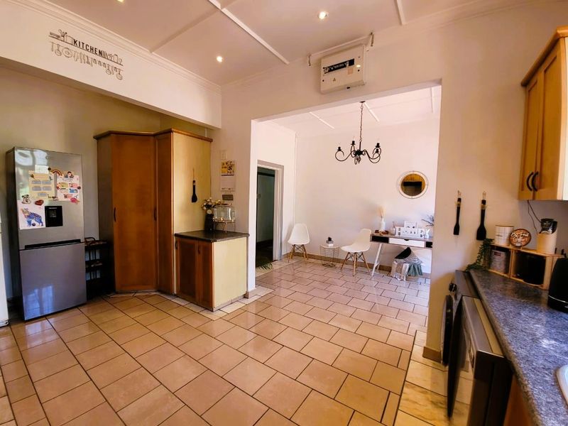 Spacious, Well-Priced 3-Bed, 2-Bath Family Home in Prime Glenwood  Charming, Secure Cul-de-Sac Setting - Photo 7