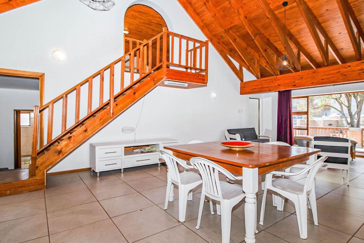 Charming Family Home in the Heart of Hartenbos - Photo 4