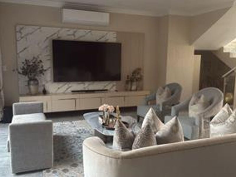 MIDSTREAM RIDGE ESTATE - 4 BEDROOM HOUSE - Photo 9