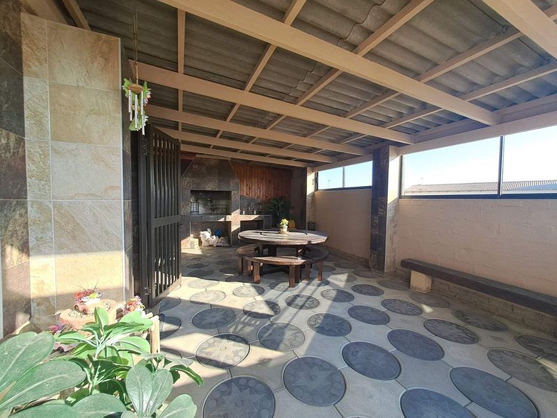 Meersig, Walvis Bay:  4 Bedr Home with 2 Bedr Flat for Sale - Photo 2