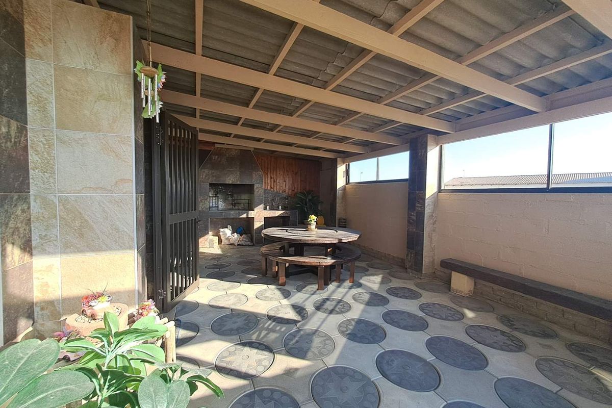 Meersig, Walvis Bay:  4 Bedr Home with 2 Bedr Flat for Sale - Photo 2