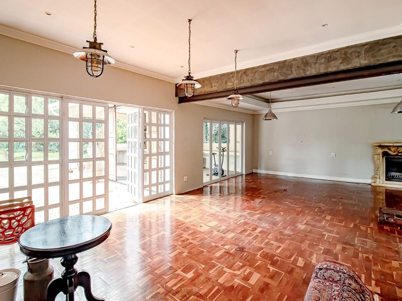 A home with wonderful spaces and a borehole!!!! - Photo 2