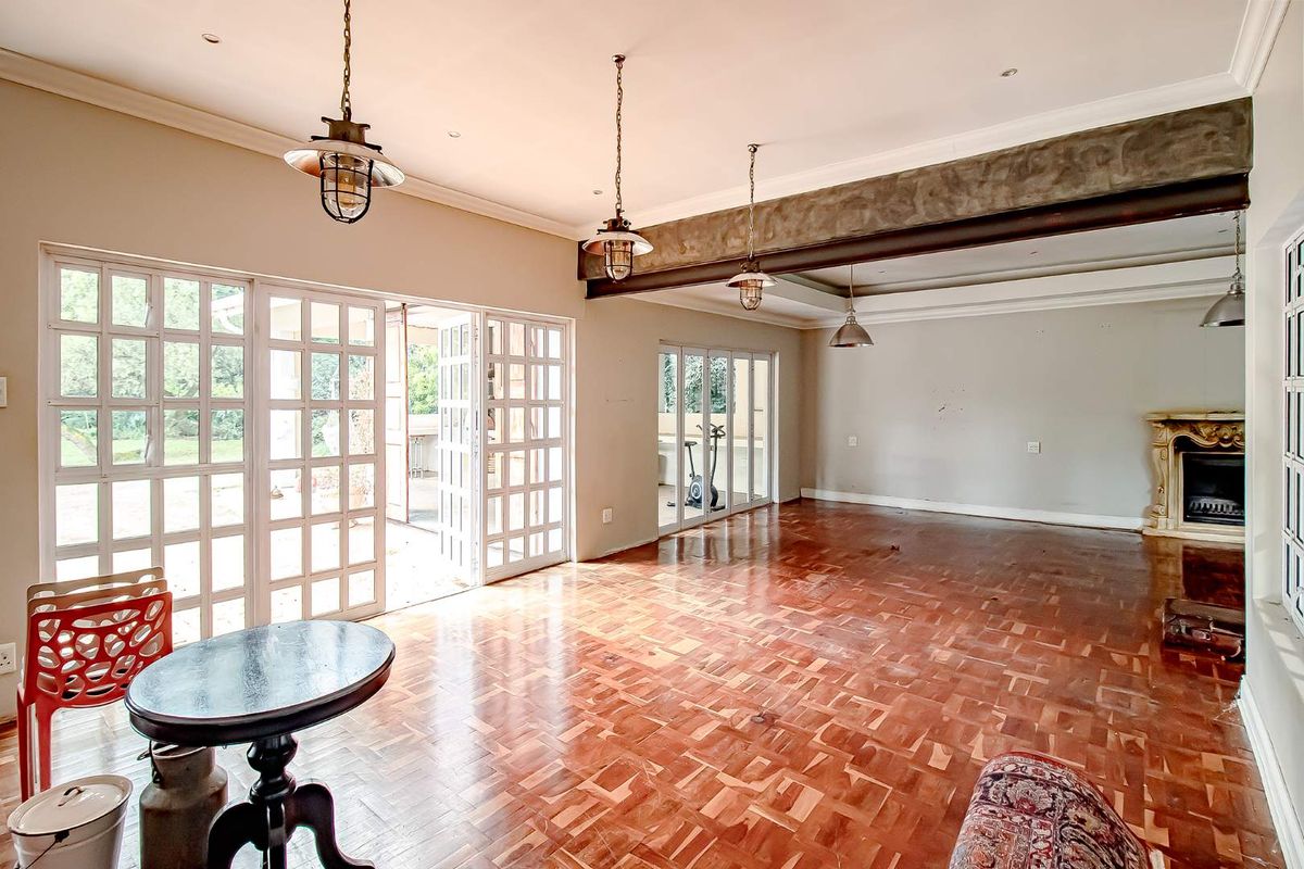 A home with wonderful spaces and a borehole!!!! - Photo 2