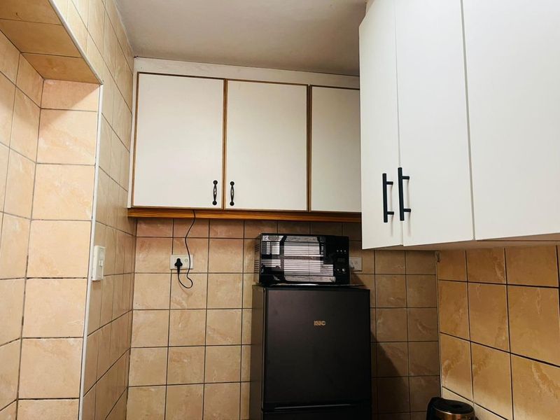 Modern 1-Bedroom Apartment with Harbour Views – Victoria Embankment, Durban - Photo 6