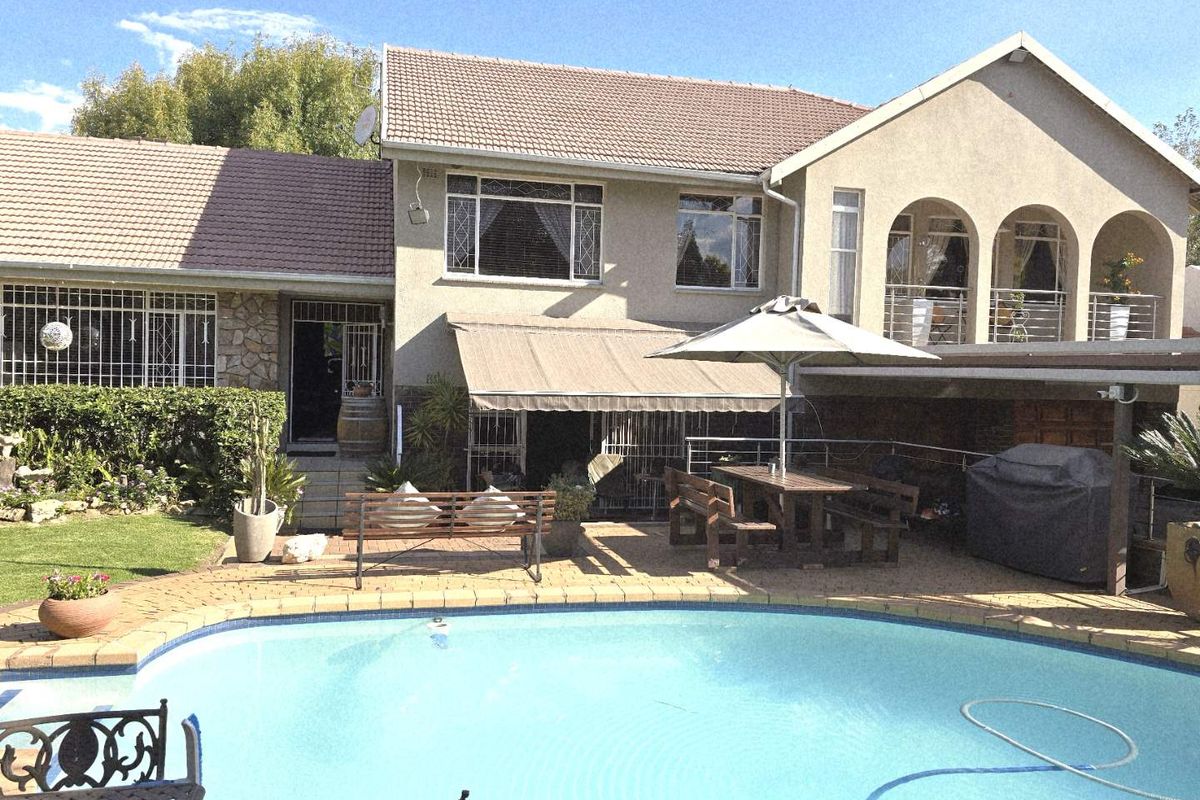 Stunning Home - Photo 3