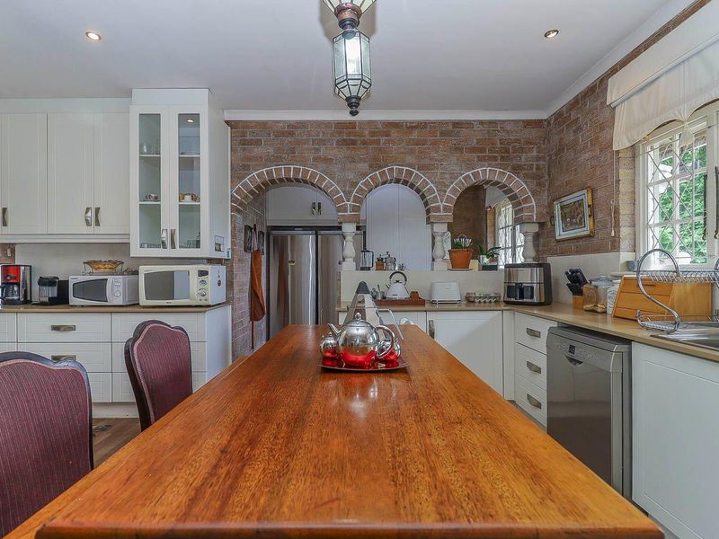 Spacious Family Home in the Heart of Gillitts - Photo 8