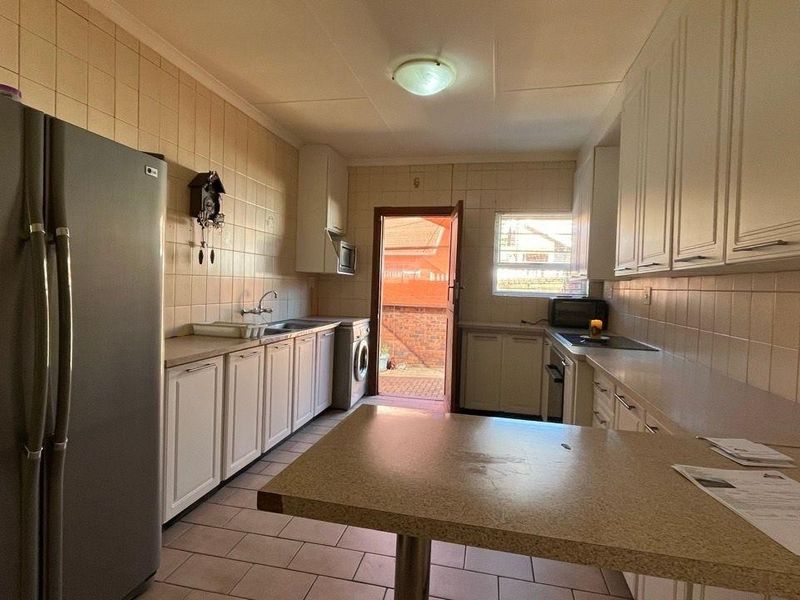 Townhouse For Sale in Mayberry Park, Alberton - Photo 4
