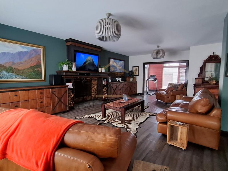 A HOME WHERE SPACE, COMFORT & FAMILY MEMORIES COME TOGETHER! - Photo 7