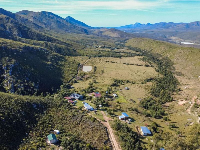 "Off-Grid Oasis with 6 Dwellings in the Heart of the Langkloof!" - Photo 2