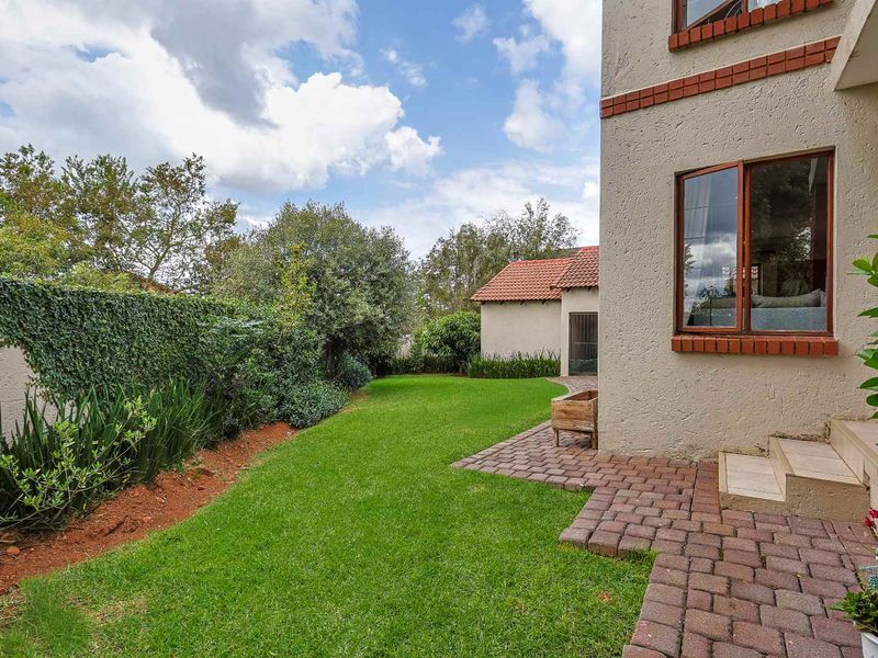 Mesmerizing 2 Bedroom Home with Exceptional Garden - Photo 7