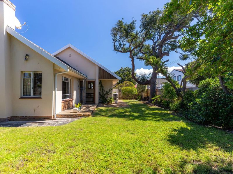 Solid family home with huge potential - Photo 3