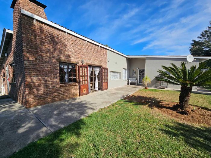 Property #2418229, House Sold in Fairbridge Heights