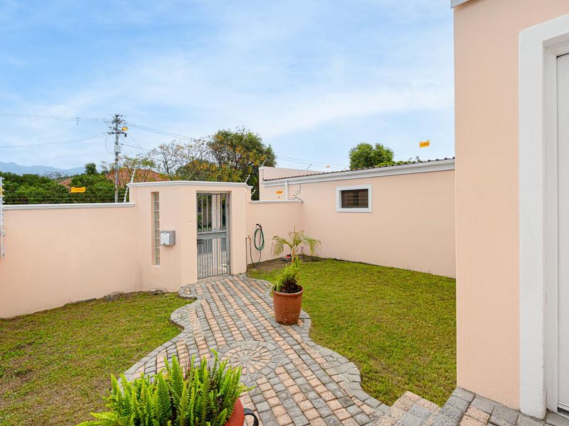 Beautiful, Immaculate 3-Bedroom Home in Prime, Sought-After Location - Photo 5