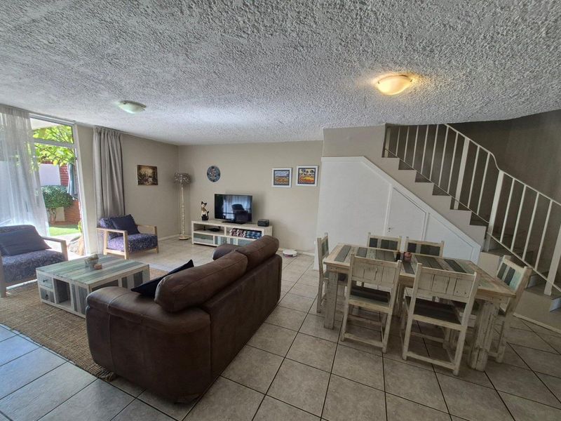 Spacious 3 Bedroom Duplex in a Popular Well-Managed Complex - Photo 9