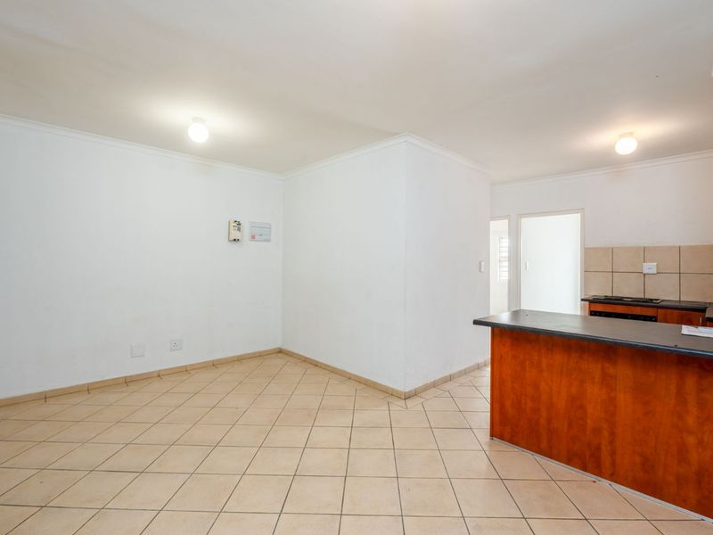 Beautiful & Secure 2-Bedroom Apartment (2 Units available) - Photo 3