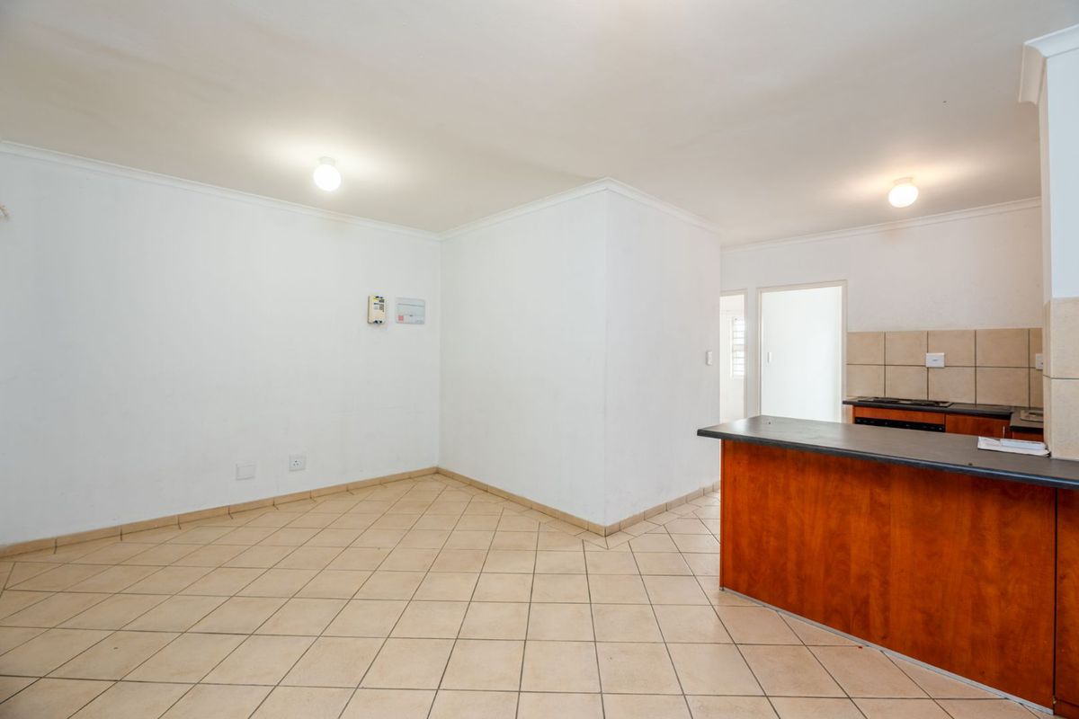 Beautiful & Secure 2-Bedroom Apartment (2 Units available) - Photo 3