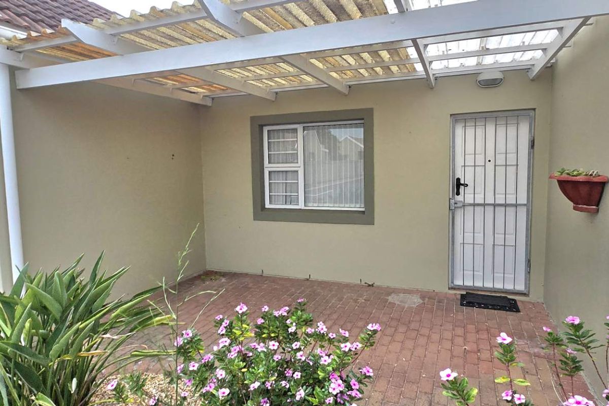 Secure Three Bedroom Coastal Home for Sale in Franskraal Close to Beach and Amenities - Photo 2