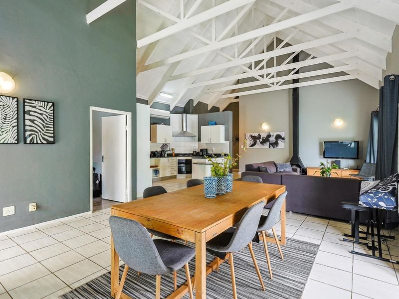 Elegant Furnished Family Home to Rent in Silver Lakes Golf Estate - Photo 7