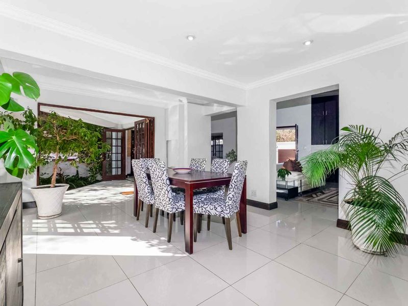 STUNNING LIGHT AND BRIGHT SIMPLEX - IN SOUGHT AFTER FLEETWOOD ESTATE - Photo 4