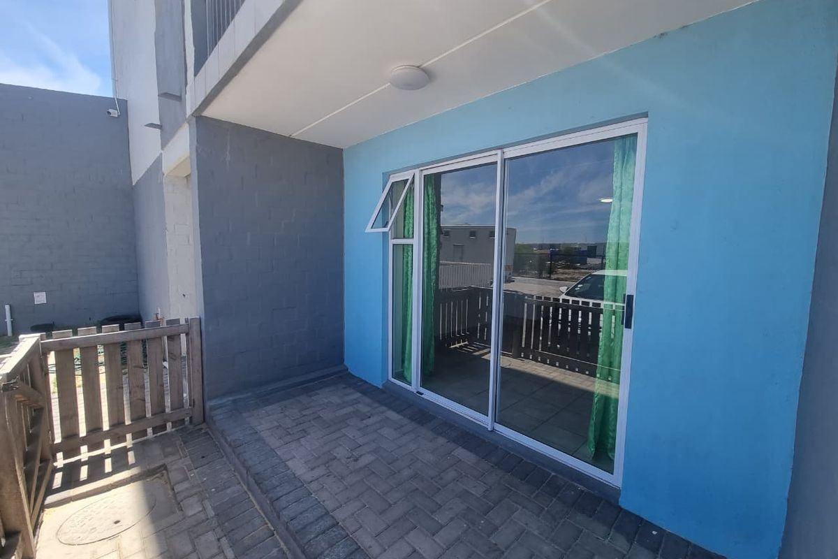 Ground Floor Three-Bedroom Apartment To Rent in Kuilsriver - Photo 2