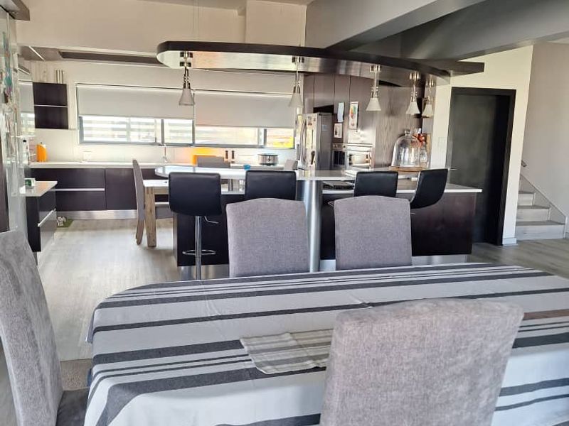 Modern Upmarket living on the Hill with 360' views over Windhoek - Photo 4