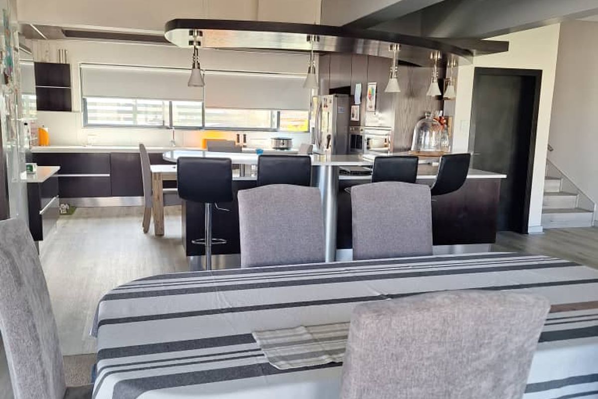 Modern Upmarket living on the Hill with 360' views over Windhoek - Photo 4