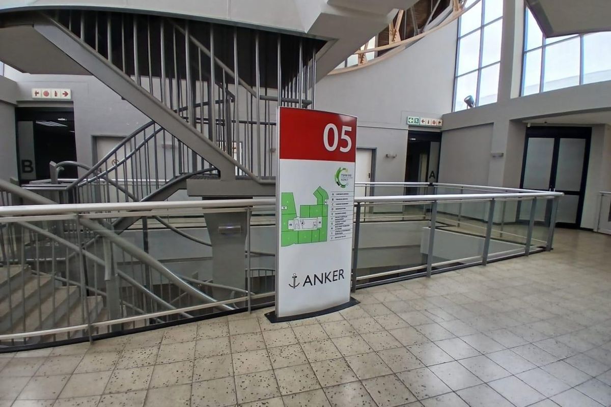 Prestigious 5th-Floor Commercial Space in The Anchor Building – Panoramic Views, Elevated Corporate Image & Premium Business Positioning Rental: R112 per m2 | - Photo 3