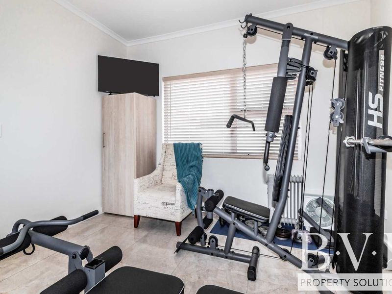 Perfect Three Bedroom Family Home in a Peaceful Coastal Neighbourhood - Photo 4