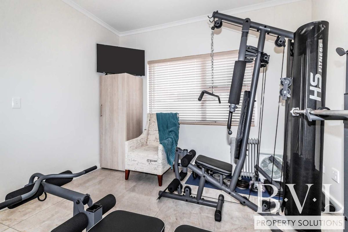 Perfect Three Bedroom Family Home in a Peaceful Coastal Neighbourhood - Photo 4