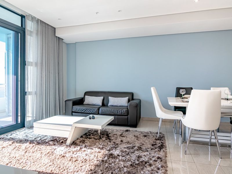 Elegant, easy living with breathtaking view - Photo 1
