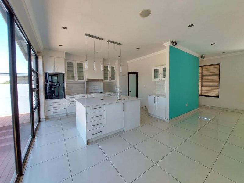 5 Bedroom House TO LET in Suiderhof - Photo 2